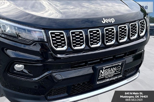Used 2025 Jeep Compass Limited AWD/4WD image 33