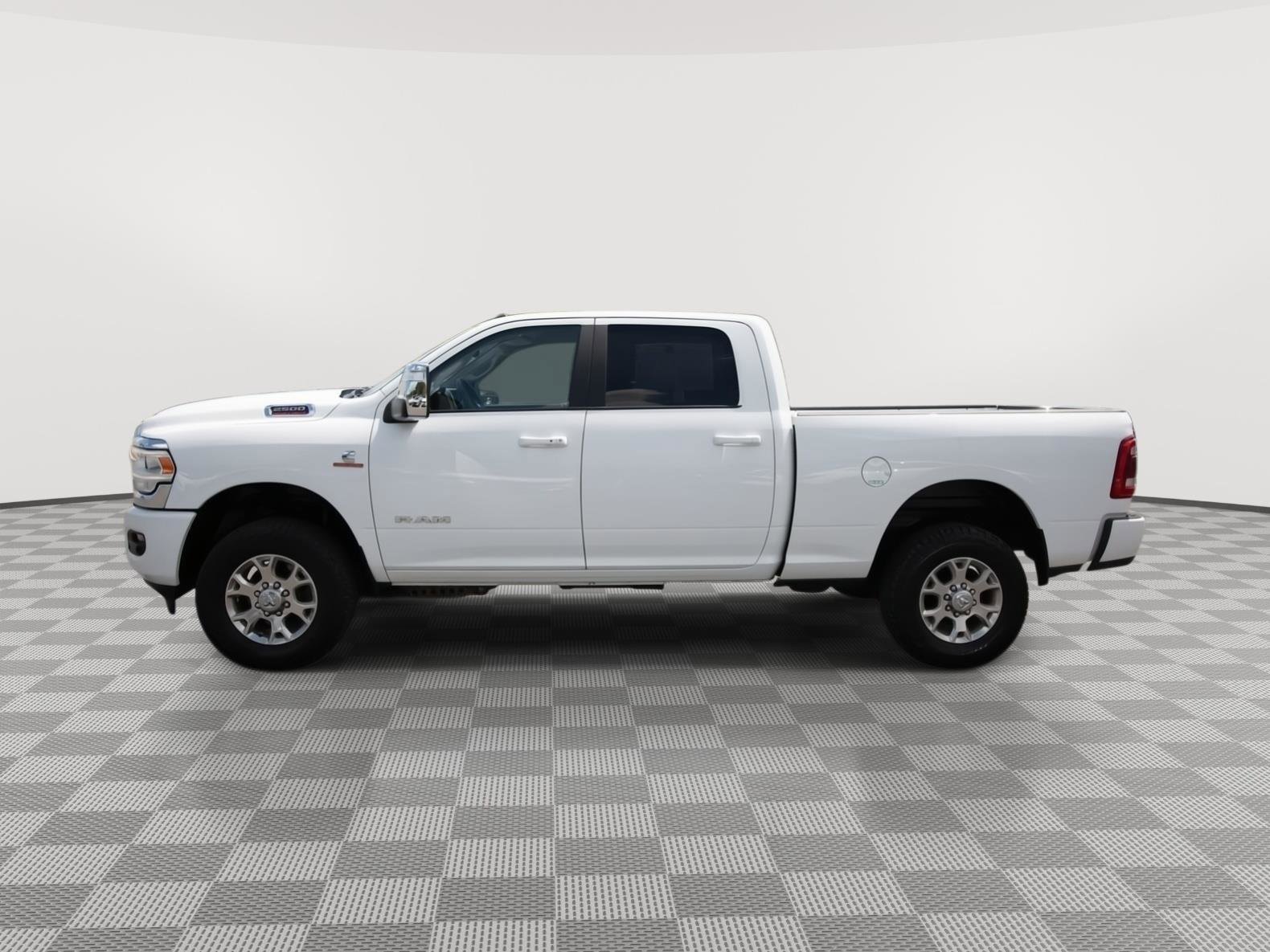 Used 2024 RAM 2500 Laramie AWD/4WD image 9
