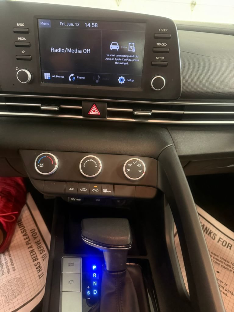 Used 2022 Hyundai Elantra SE FWD image 37