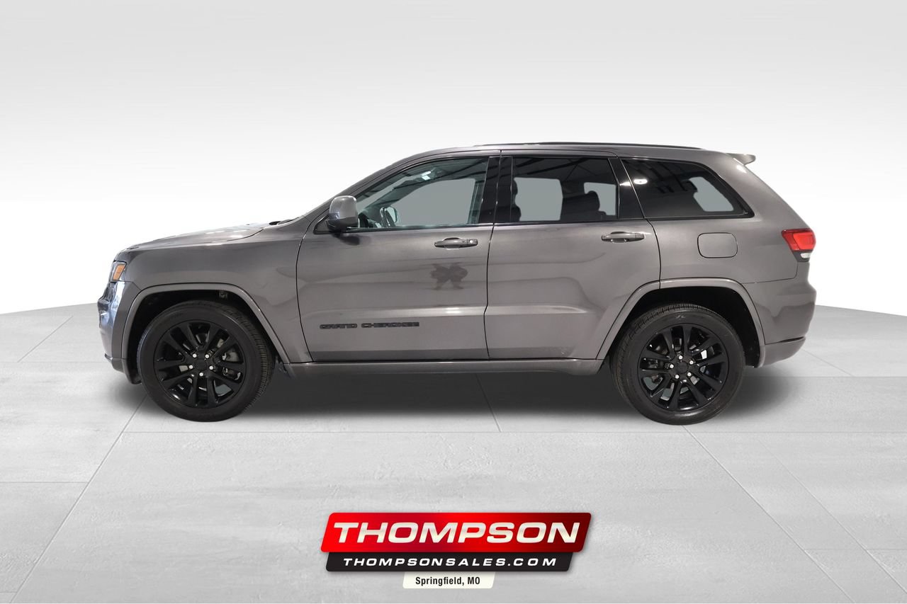 Used 2021 Jeep Grand Cherokee Laredo X RWD image 1