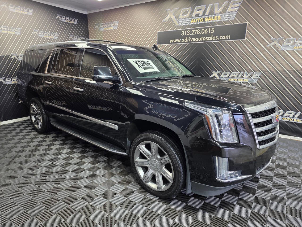 Used 2018 Cadillac Escalade ESV Luxury AWD/4WD image 9