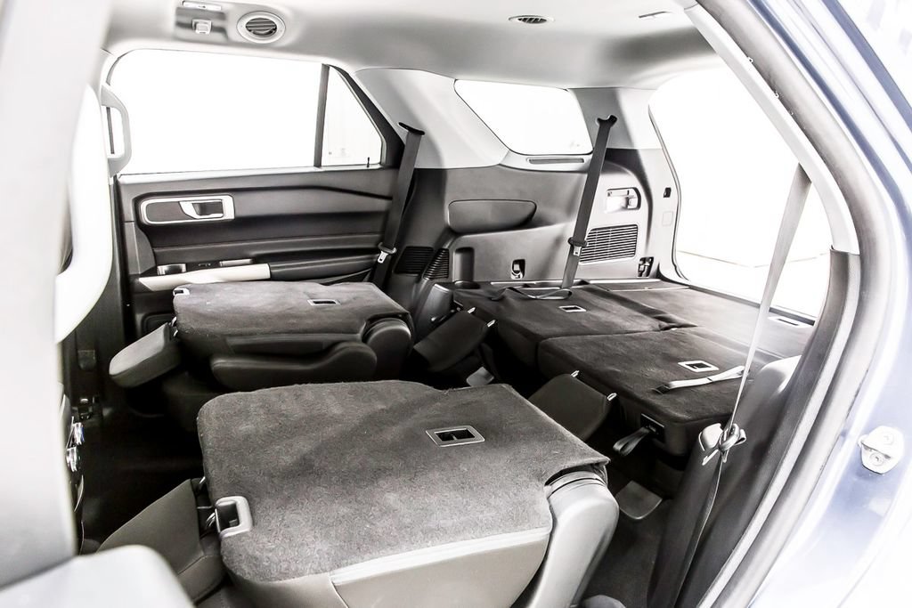 Used 2021 Ford Explorer XLT AWD/4WD image 36