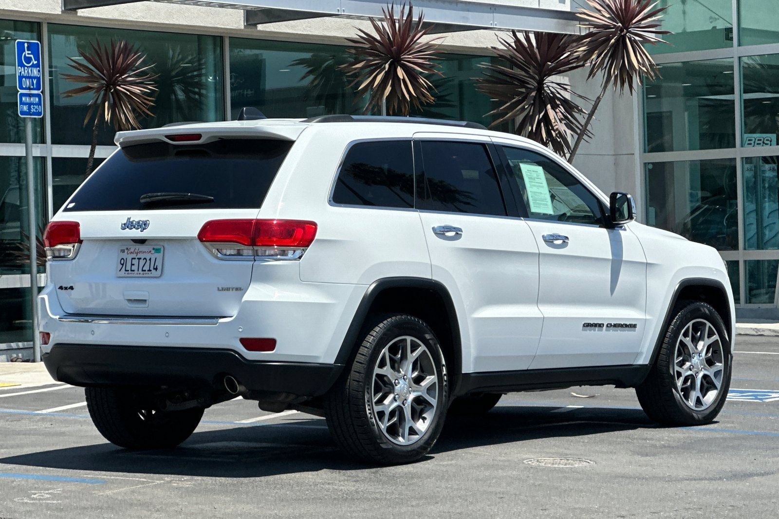 Used 2019 Jeep Grand Cherokee Limited w/ Luxury Group II AWD/4WD image 4