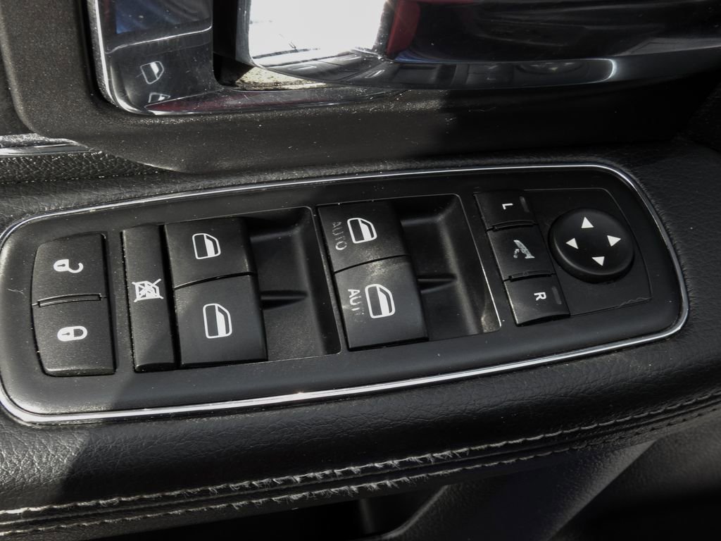 Used 2016 RAM 1500 Laramie w/ Convenience Group AWD/4WD image 12