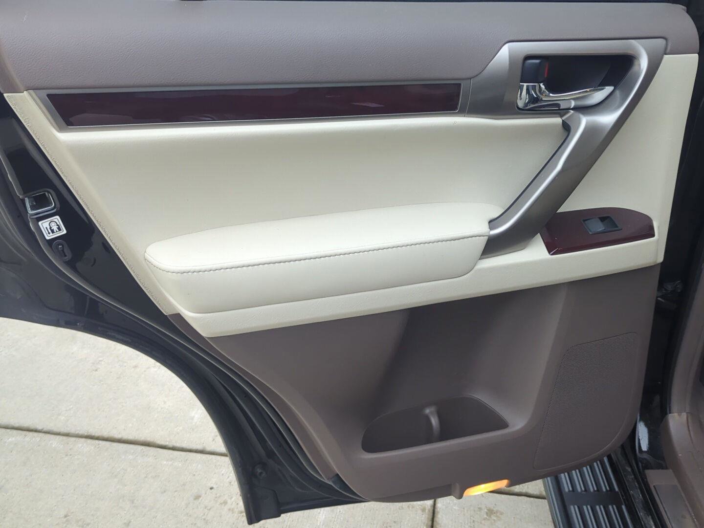 Used 2019 Lexus GX 460 Premium w/ Premium Package image 17