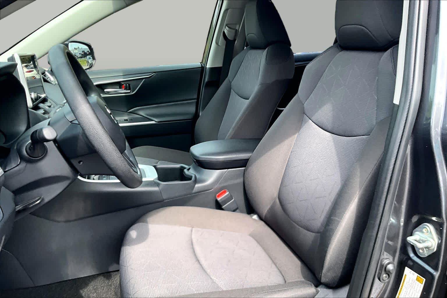 Used 2025 Toyota RAV4 XLE AWD/4WD image 8
