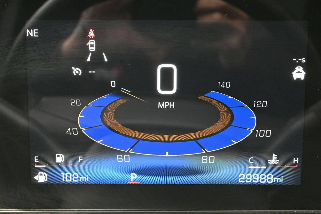 Used 2025 Chevrolet Trax LT w/ LT Convenience Package FWD image 12
