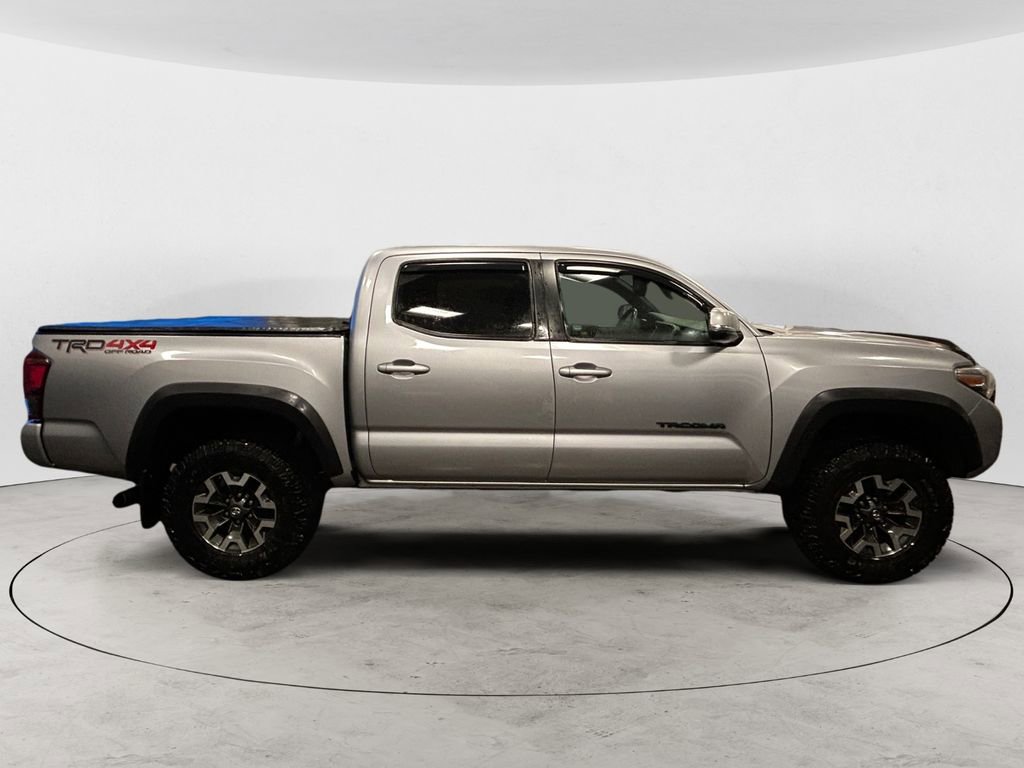 Used 2019 Toyota Tacoma TRD Off-Road w/ Technology Package AWD/4WD image 5