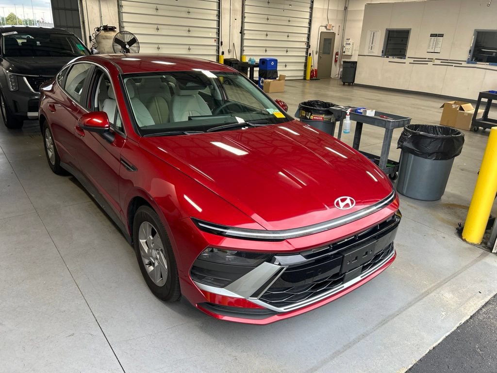 Used 2025 Hyundai Sonata SE FWD image 1