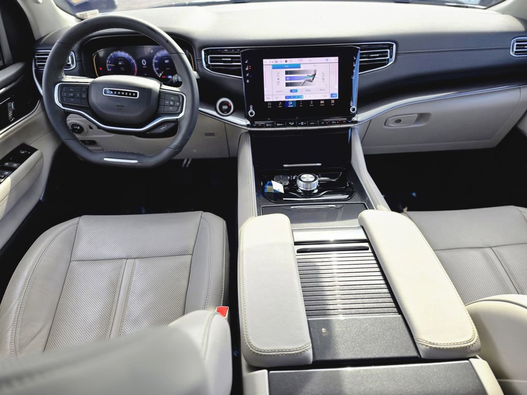 Used 2024 Jeep Wagoneer 2WD image 15