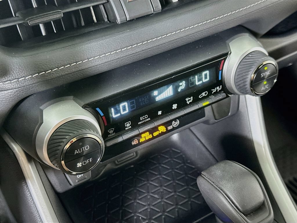 Used 2025 Toyota RAV4 LE AWD/4WD image 28