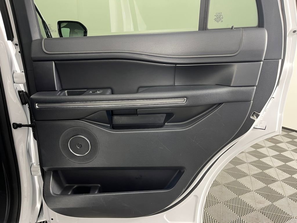 Used 2024 Ford Expedition XLT image 13