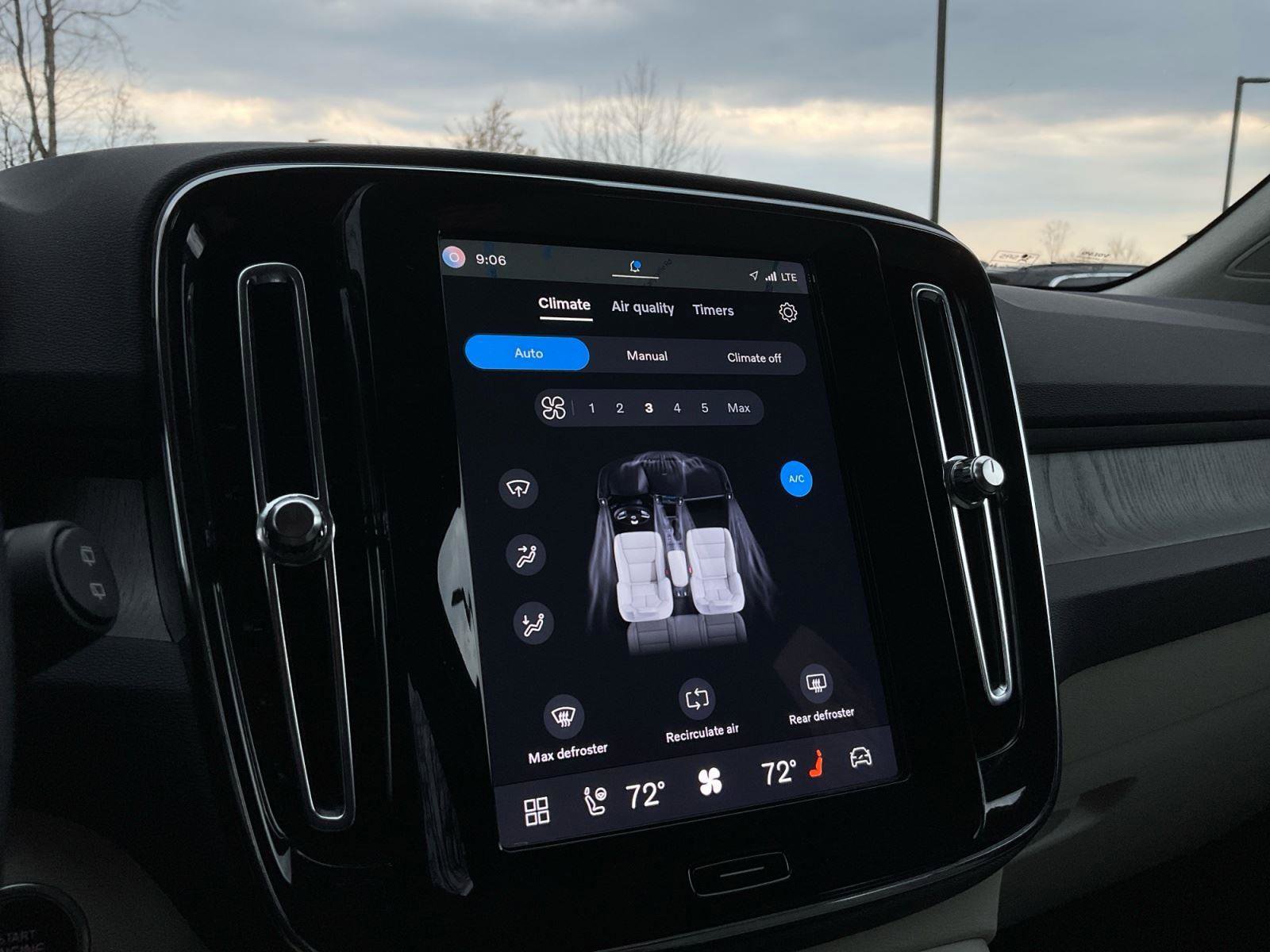 Certified 2025 Volvo XC40 B5 Plus image 22