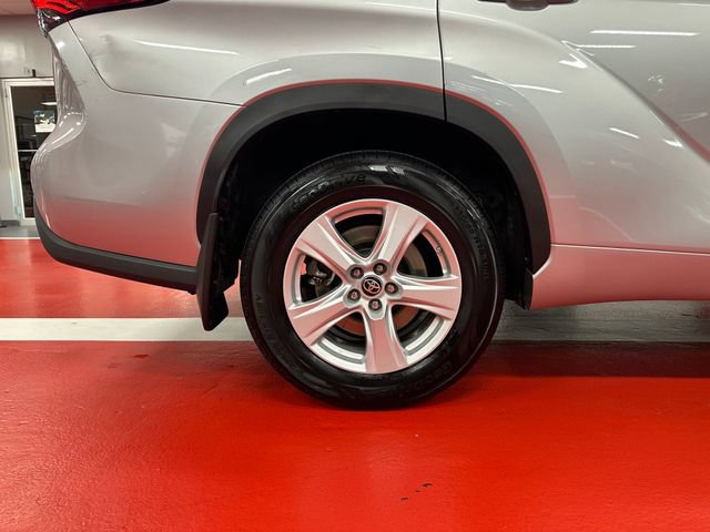 Used 2023 Toyota Highlander L AWD/4WD image 30