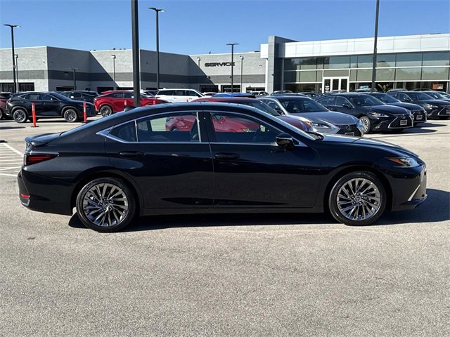 Certified 2025 Lexus ES 300h Ultra Luxury image 4