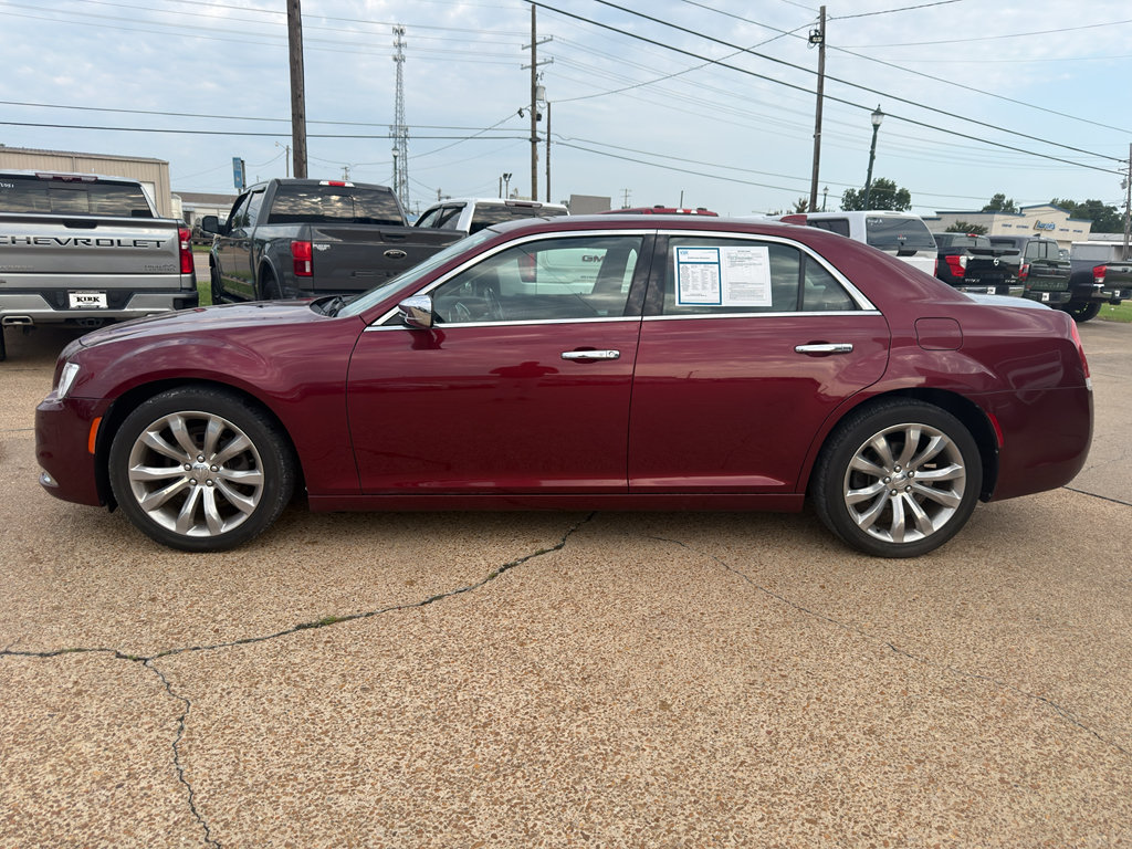 Used 2018 Chrysler 300 Limited RWD image 2
