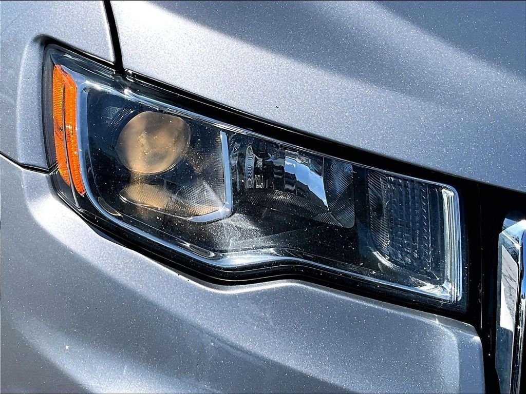 Used 2021 Jeep Grand Cherokee Laredo AWD/4WD image 34