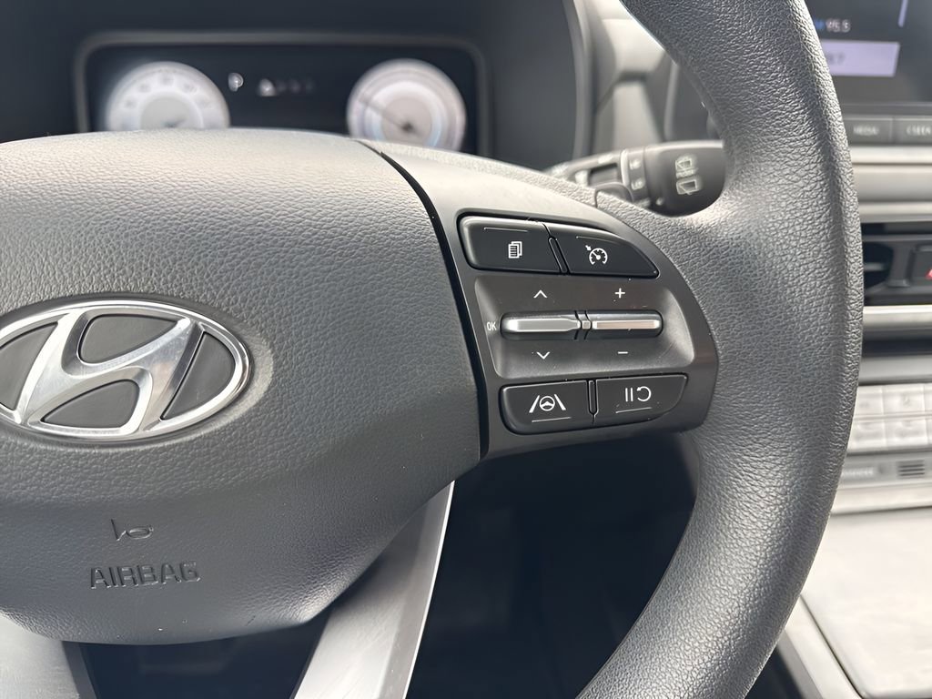 Used 2023 Hyundai Kona SE image 15