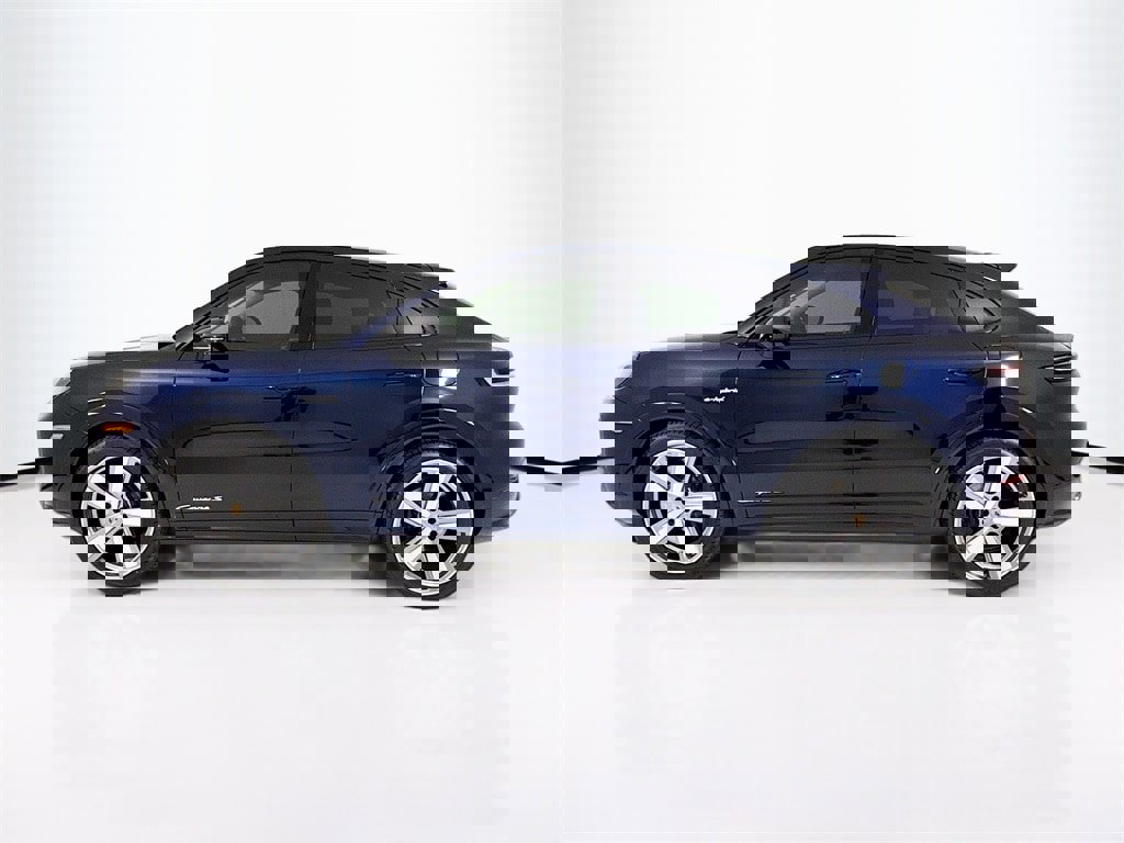 New 2026 Porsche Cayenne S image 2