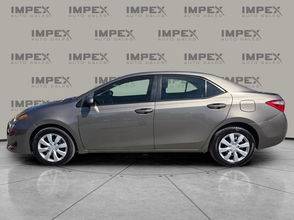 Used 2019 Toyota Corolla LE image 2