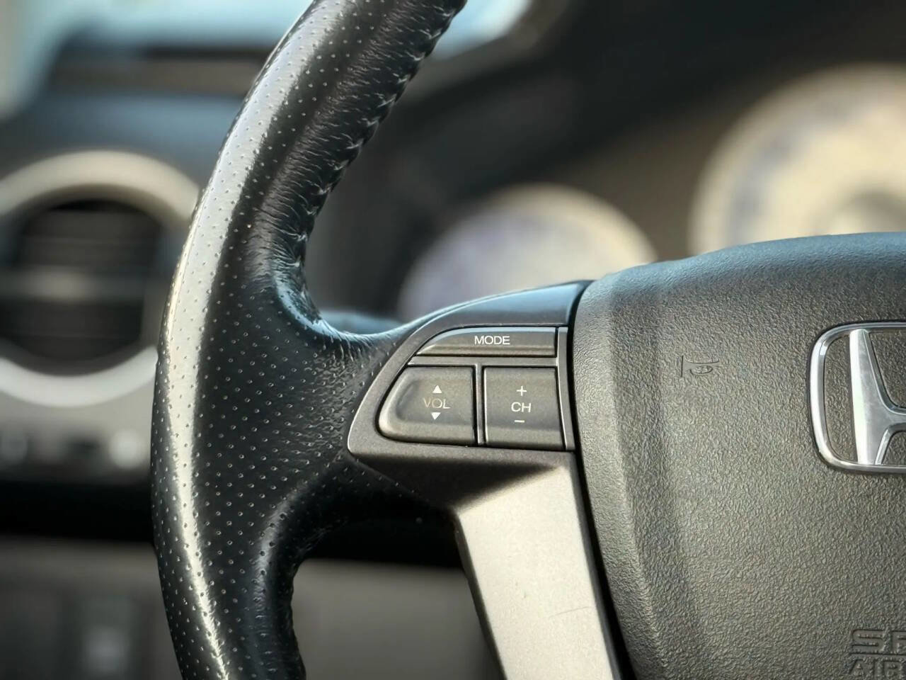 Used 2010 Honda Pilot EX-L image 24