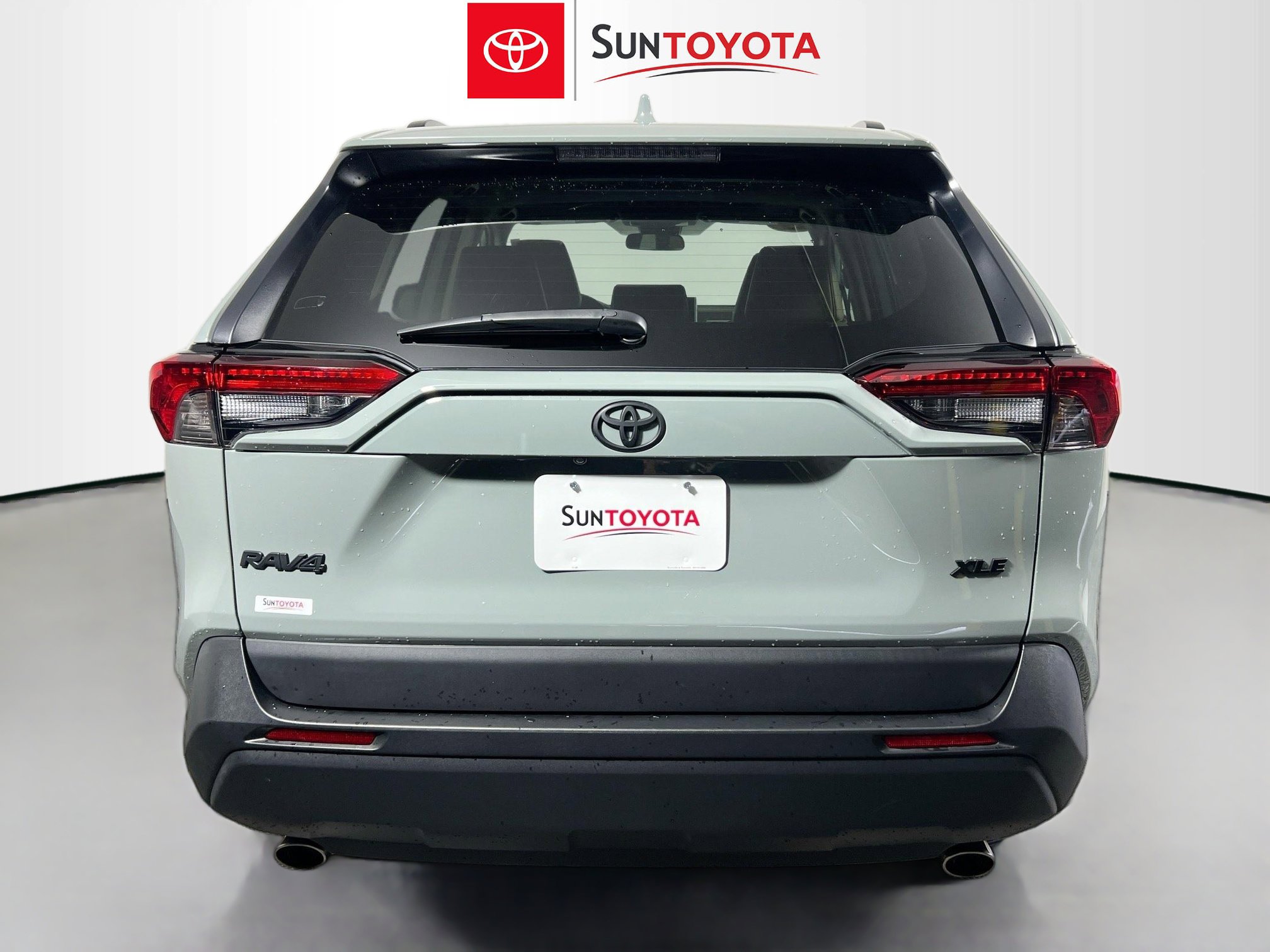 Used 2023 Toyota RAV4 XLE Premium image 5