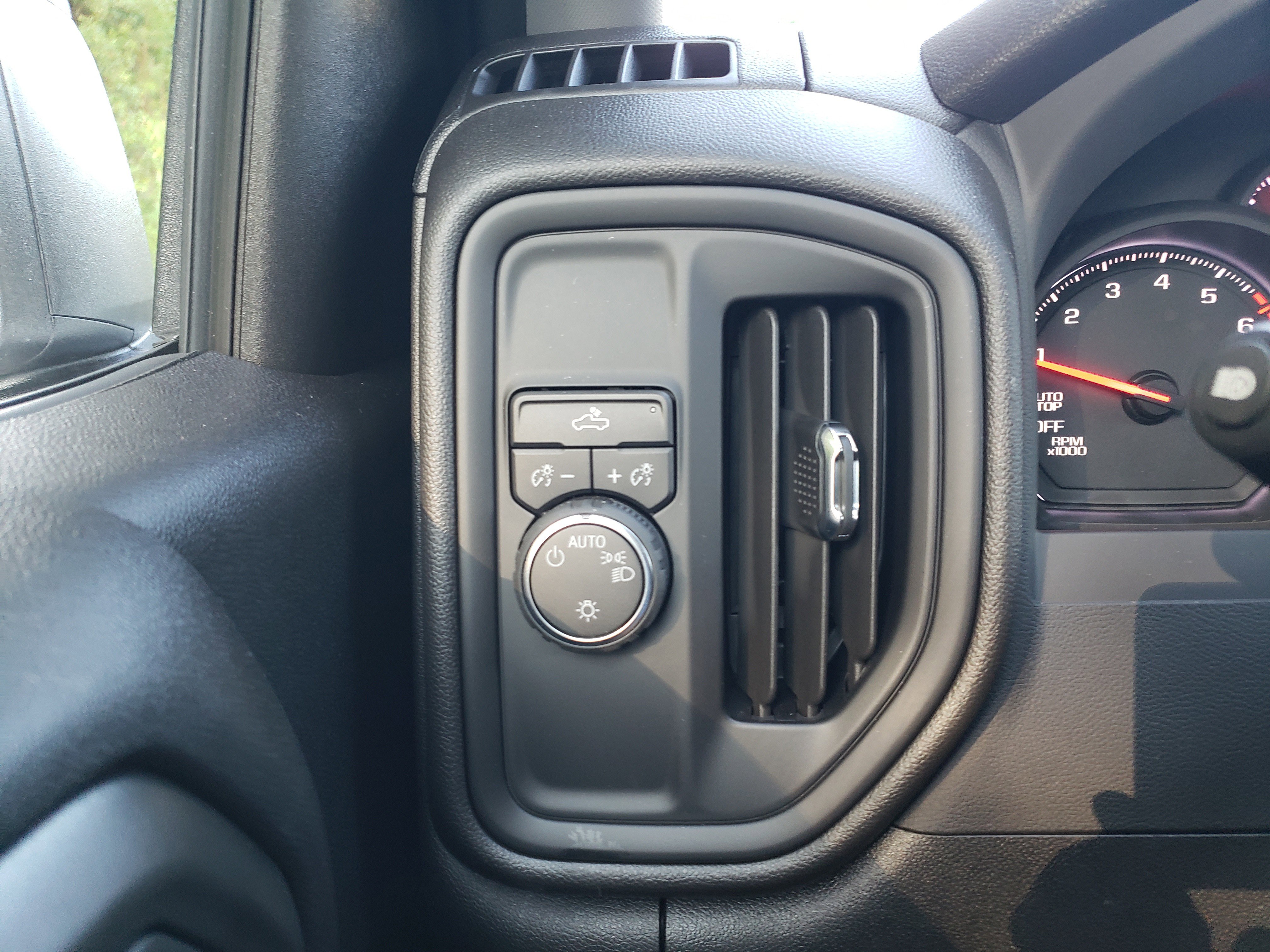 New 2025 Chevrolet Silverado 1500 Custom image 12