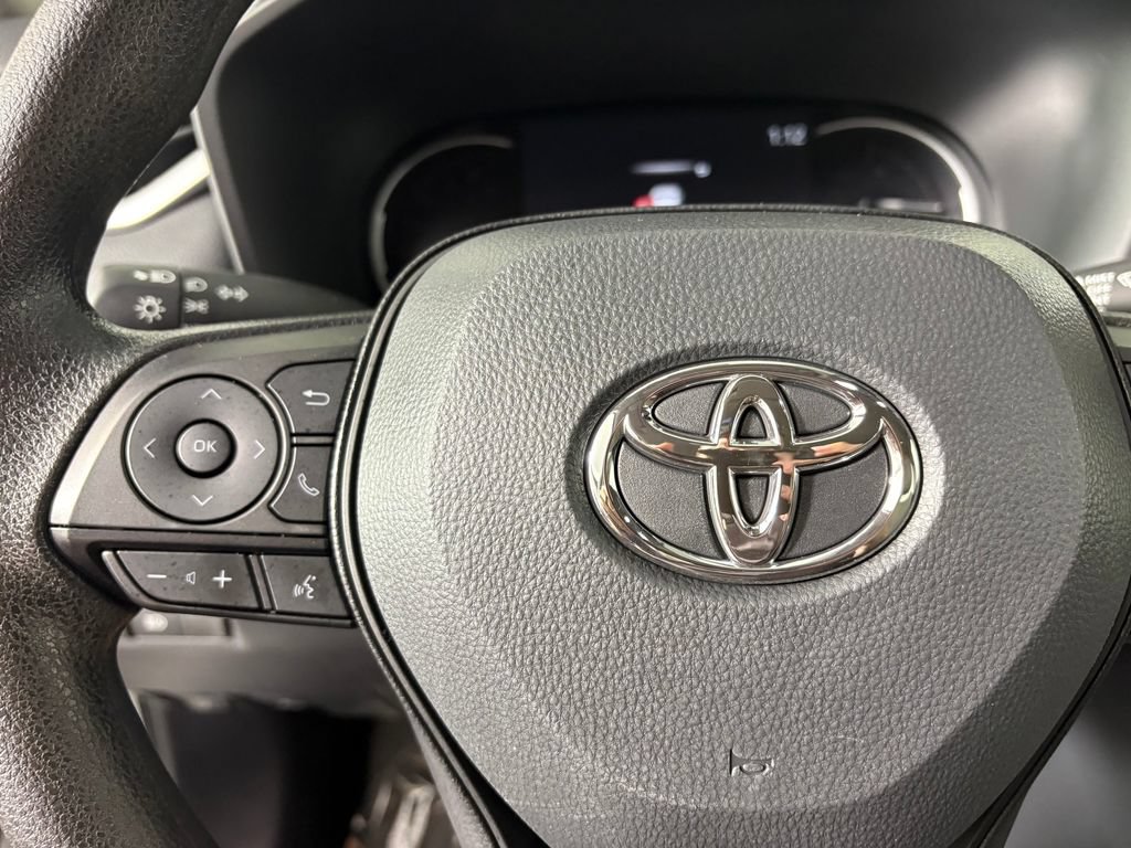 Used 2025 Toyota RAV4 XLE AWD/4WD image 23