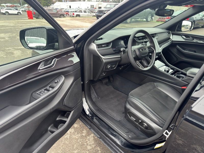 Used 2023 Jeep Grand Cherokee Altitude image 9