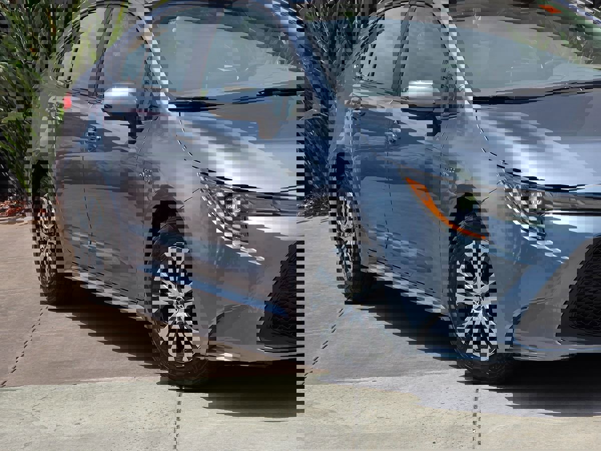 Used 2020 Toyota Corolla LE image 4