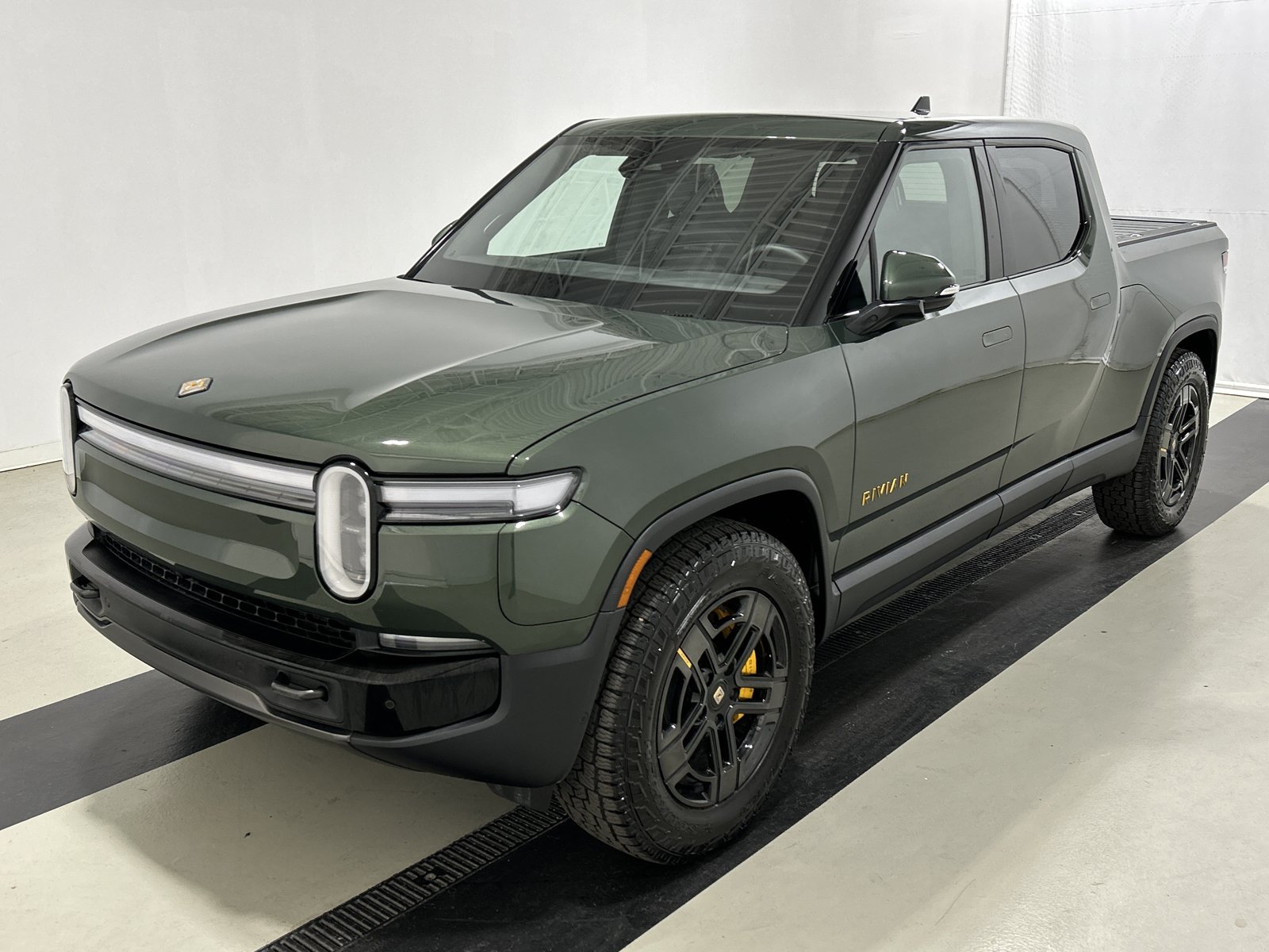 Used 2025 Rivian R1T Premium AWD/4WD image 1