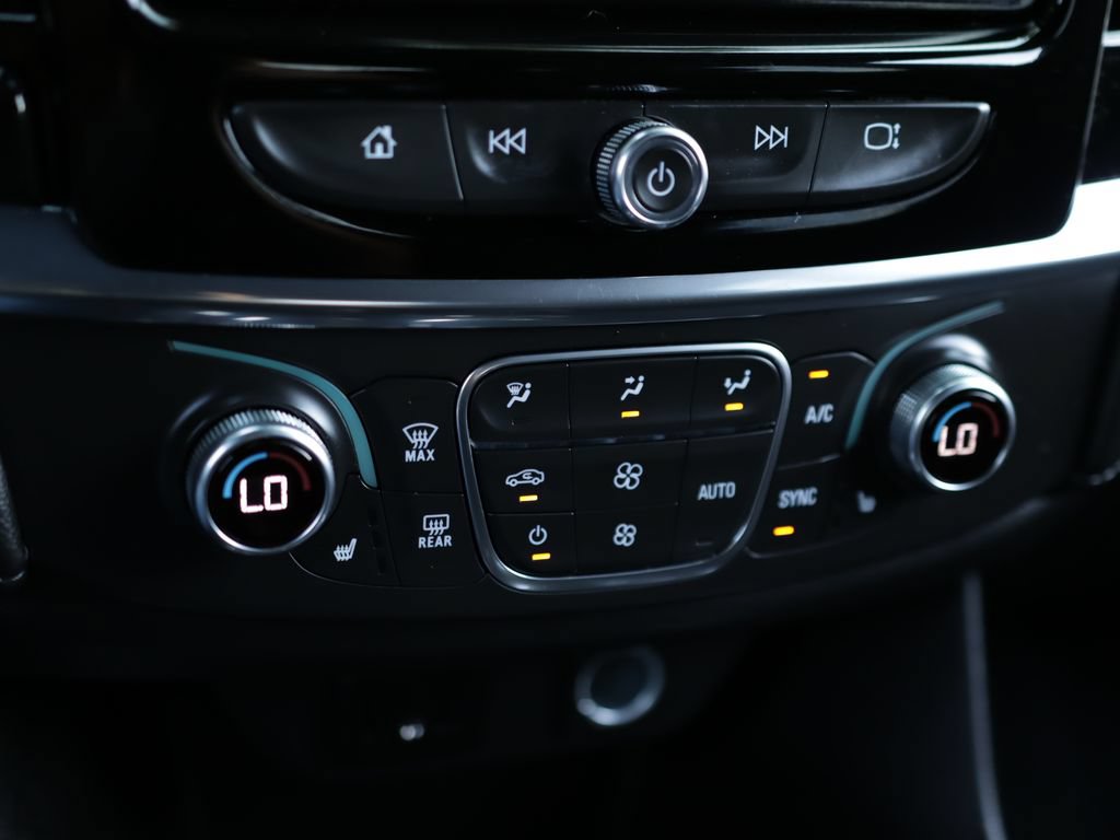 Used 2023 Chevrolet Traverse LT FWD image 16