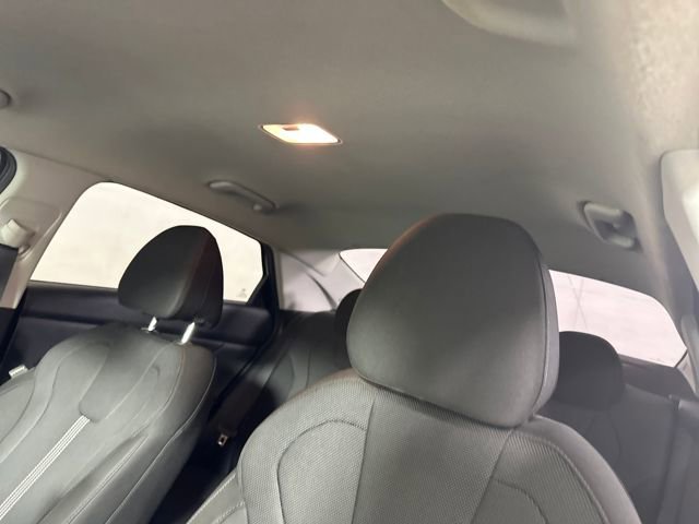 Used 2021 Hyundai Elantra SE image 12