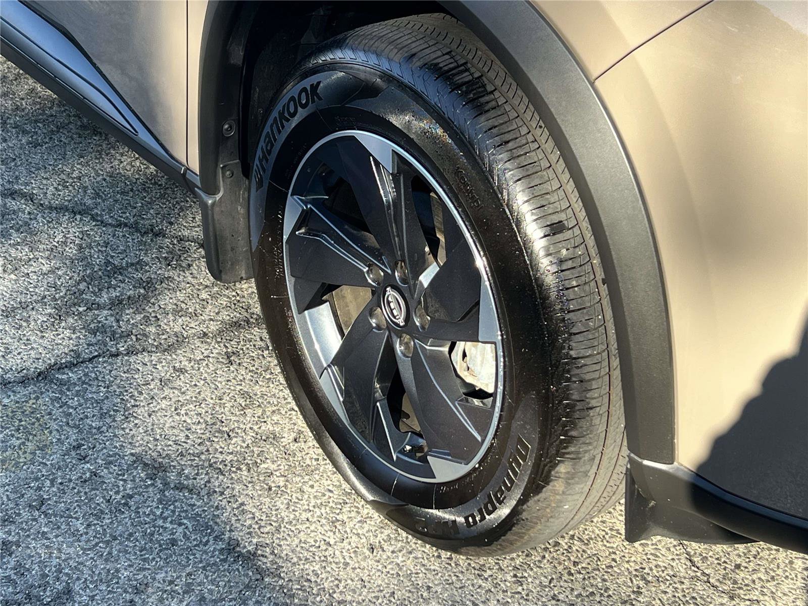 Used 2025 Nissan Rogue SV image 9