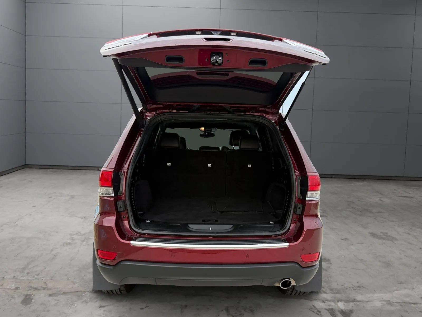 Used 2021 Jeep Grand Cherokee Limited AWD/4WD image 9