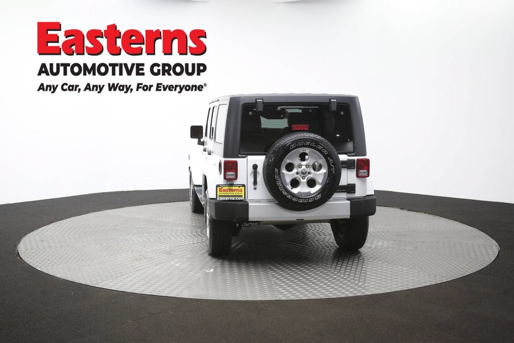 Used 2015 Jeep Wrangler Unlimited Sahara w/ Connectivity Group AWD/4WD image 36