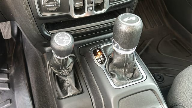 Used 2024 Jeep Wrangler Unlimited Sahara w/ Safety Group image 17