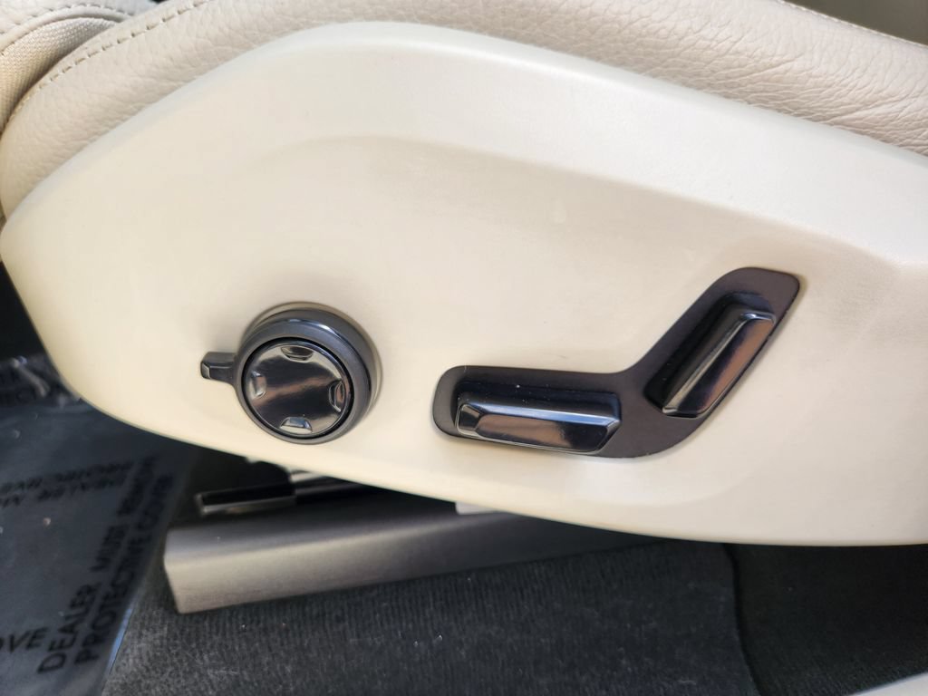 Used 2019 Volvo XC60 T6 Inscription w/ Protection Package Premier AWD/4WD image 14