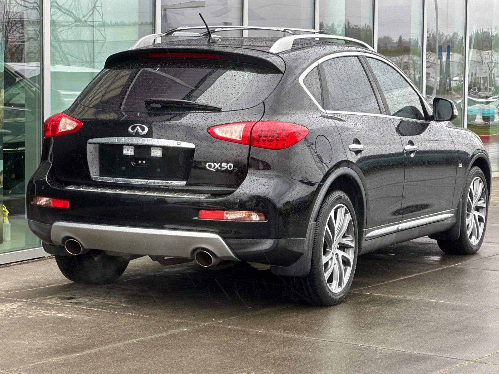 Used 2016 INFINITI QX50 AWD w/ Deluxe Touring Package image 3
