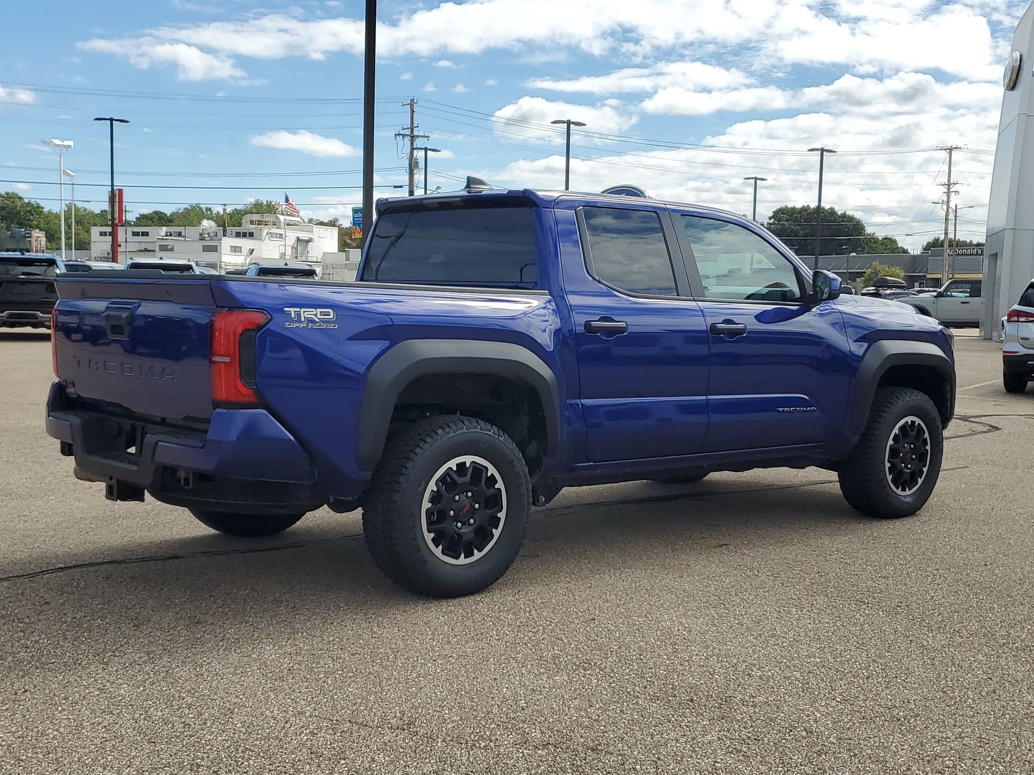 Used 2025 Toyota Tacoma TRD Off-Road AWD/4WD image 4