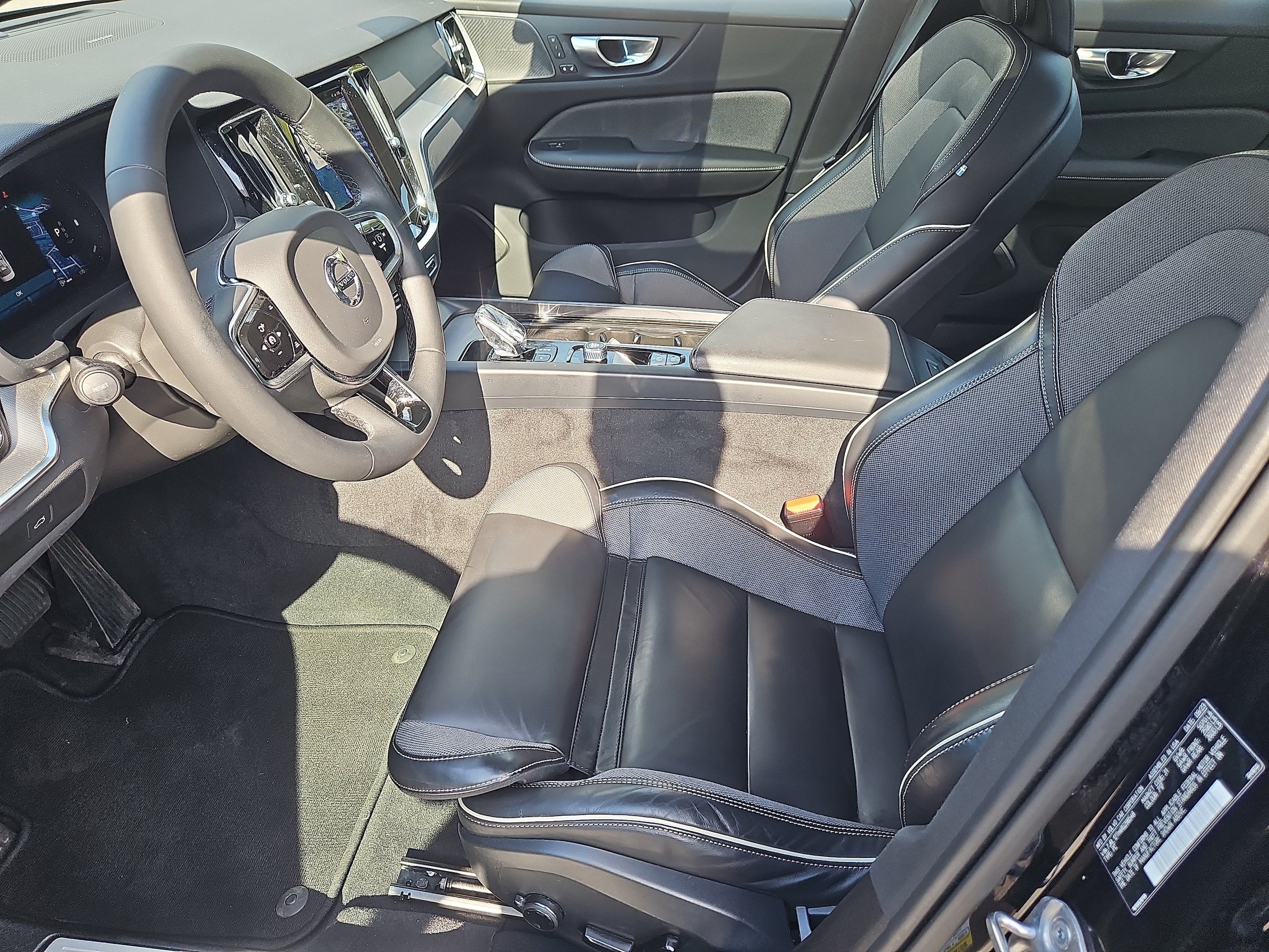 Used 2024 Volvo S60 B5 Plus w/ Climate Package AWD/4WD image 32