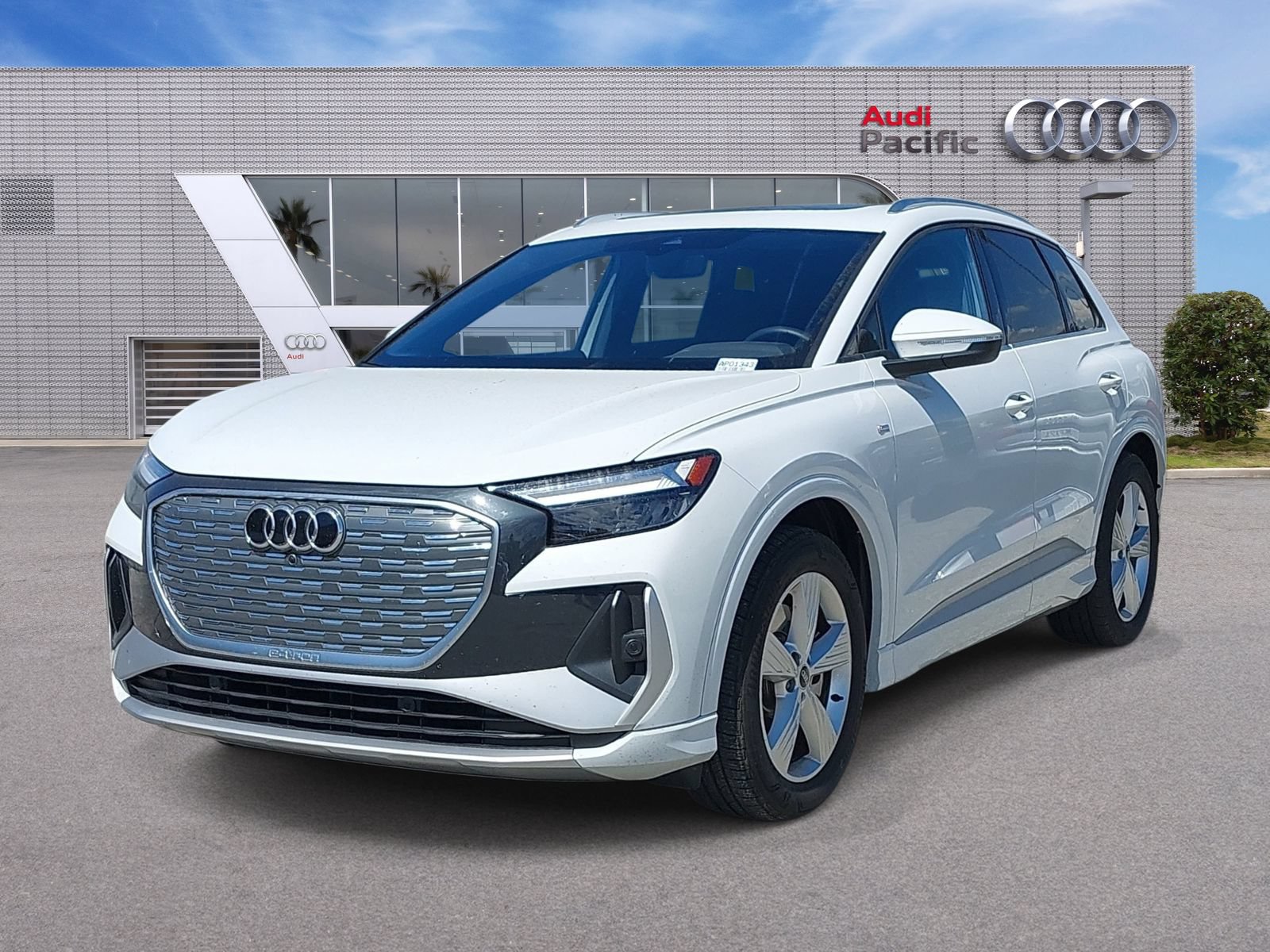Used 2025 Audi Q4 e-tron Premium w/ Convenience Package AWD/4WD image 1