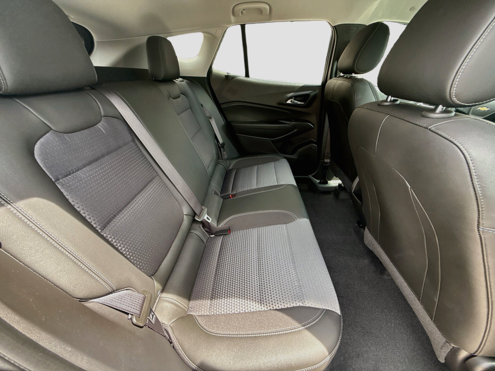 Used 2025 Chevrolet Trax LT FWD image 25