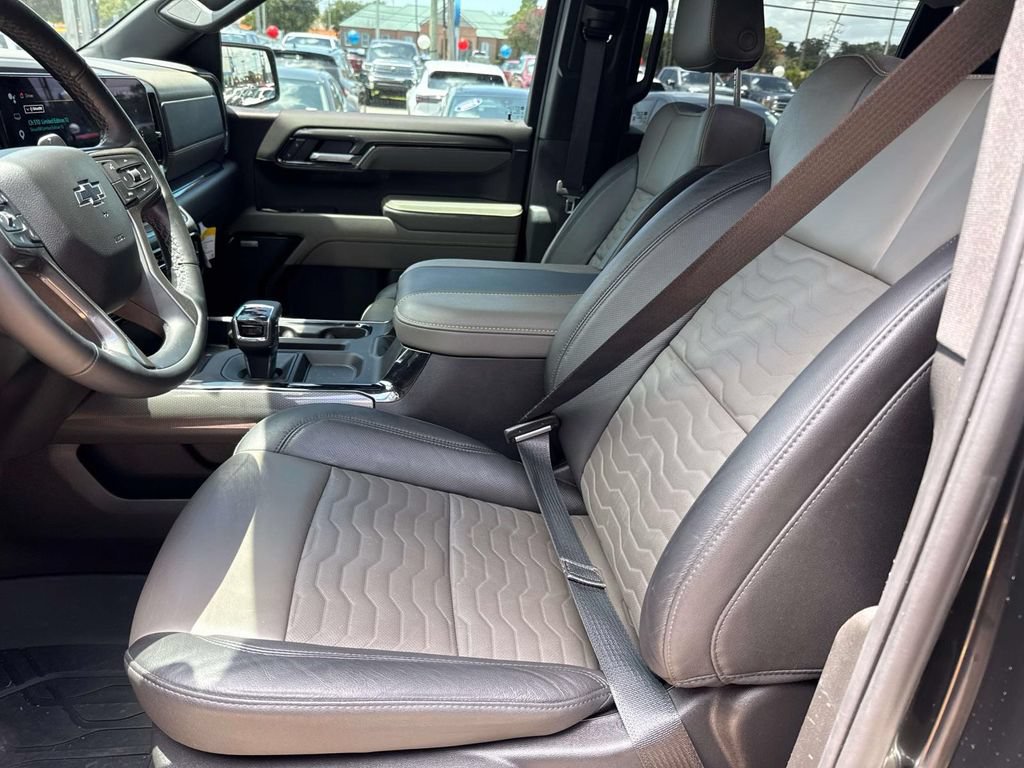 Used 2025 Chevrolet Silverado 1500 ZR2 w/ Technology Package AWD/4WD image 16