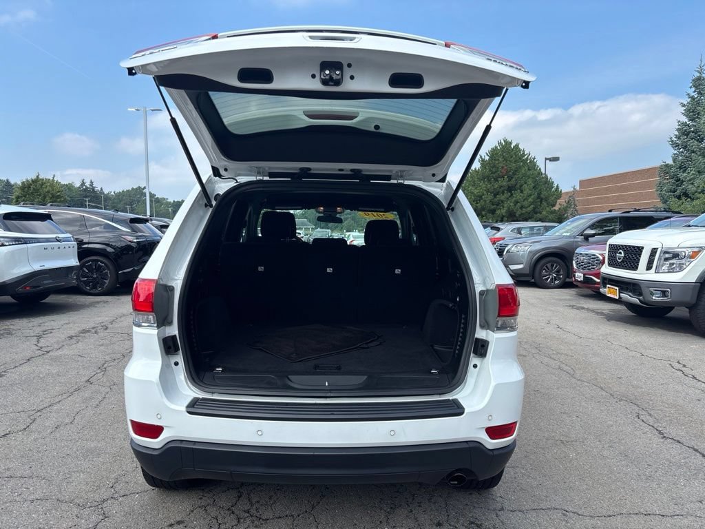 Used 2019 Jeep Grand Cherokee Laredo AWD/4WD image 7