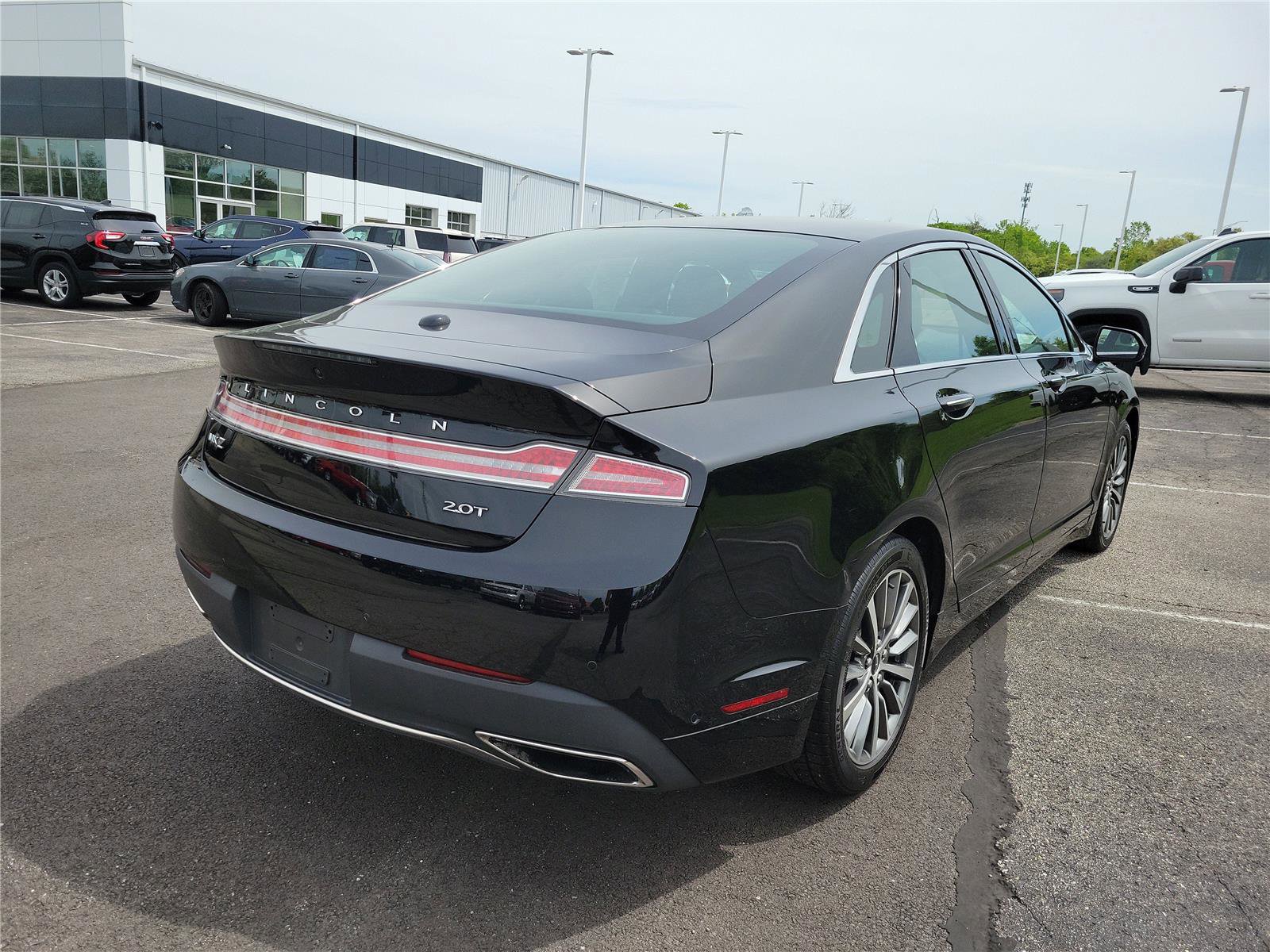 Used 2018 Lincoln MKZ Select w/ Technology Package FWD image 4