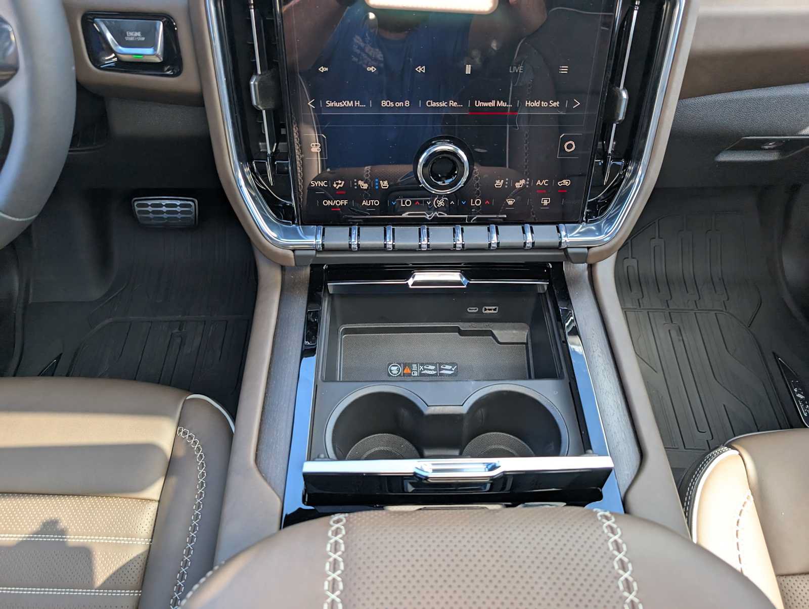 New 2026 GMC Yukon Denali Ultimate w/ LPO, Floor Liner Package AWD/4WD image 15