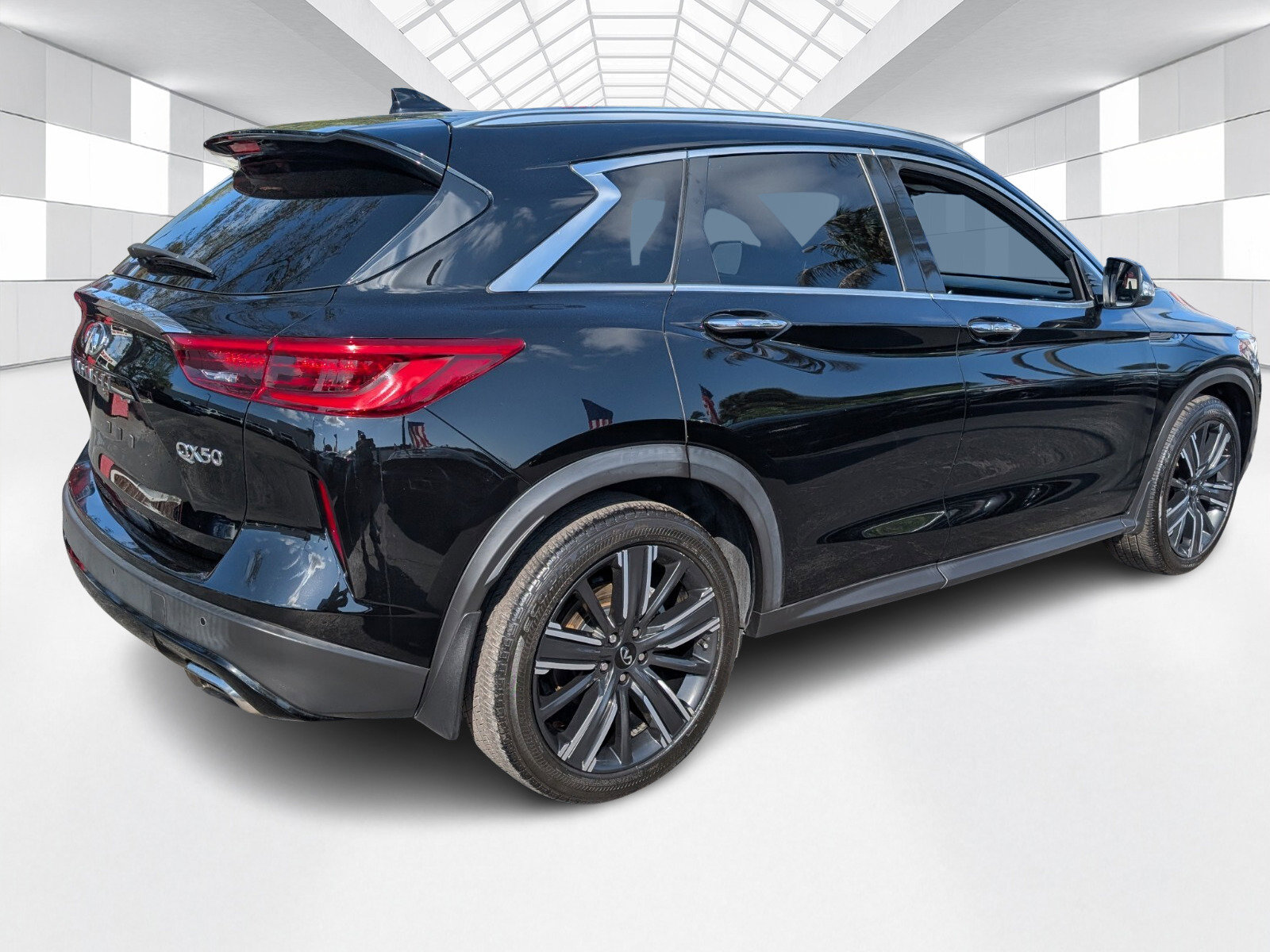 Used 2021 INFINITI QX50 Luxe w/ Appearance Package FWD image 5