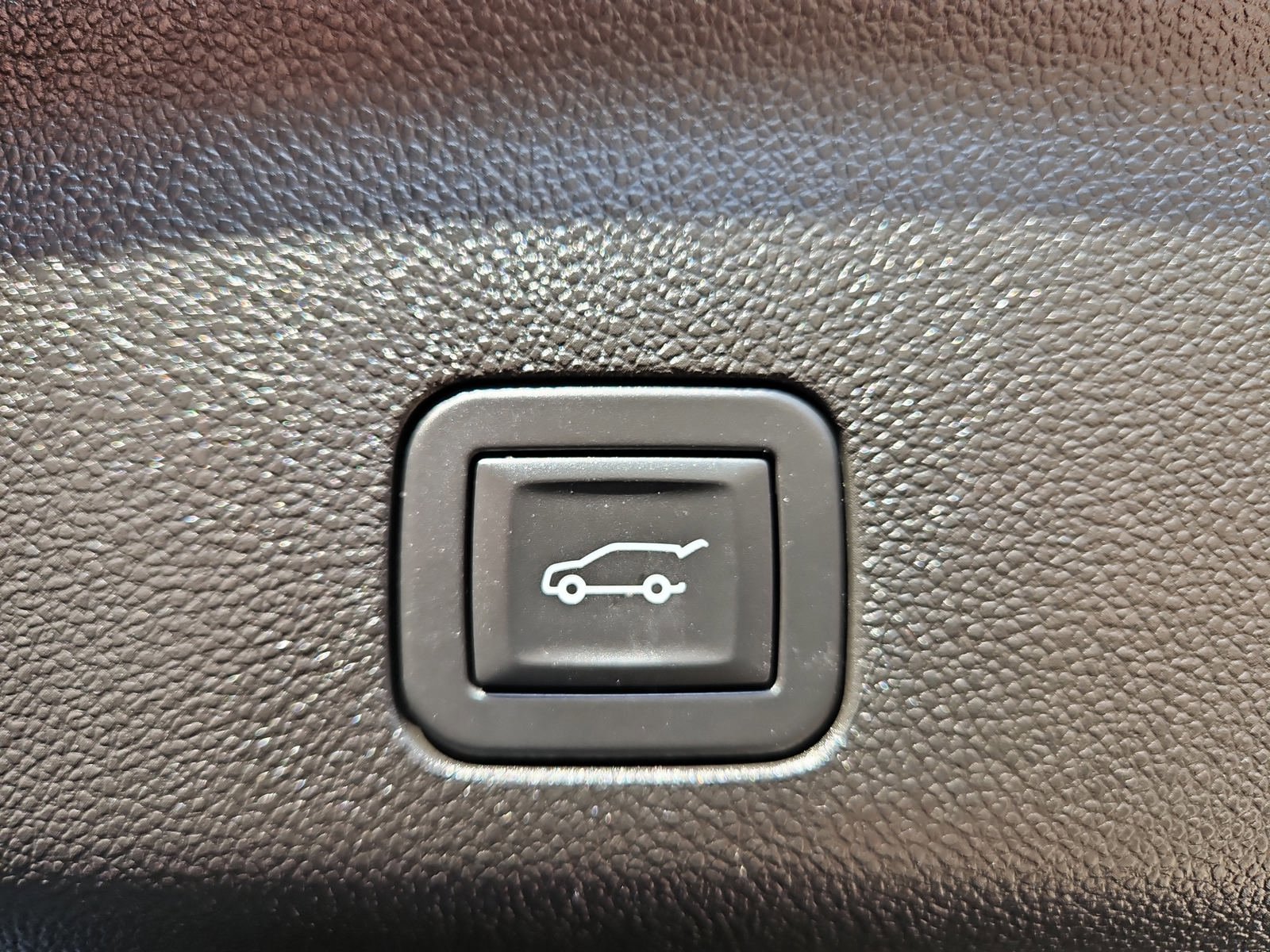 Used 2025 Chevrolet Suburban Premier AWD/4WD image 25