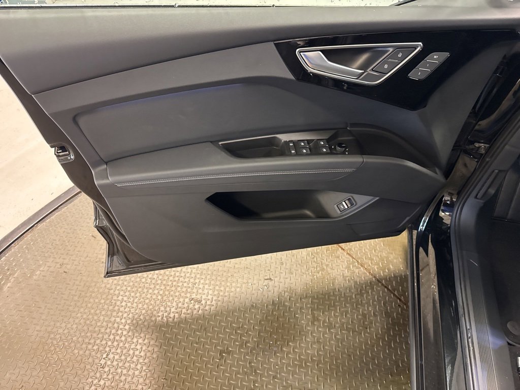 New 2025 Audi Q4 e-tron Premium image 4